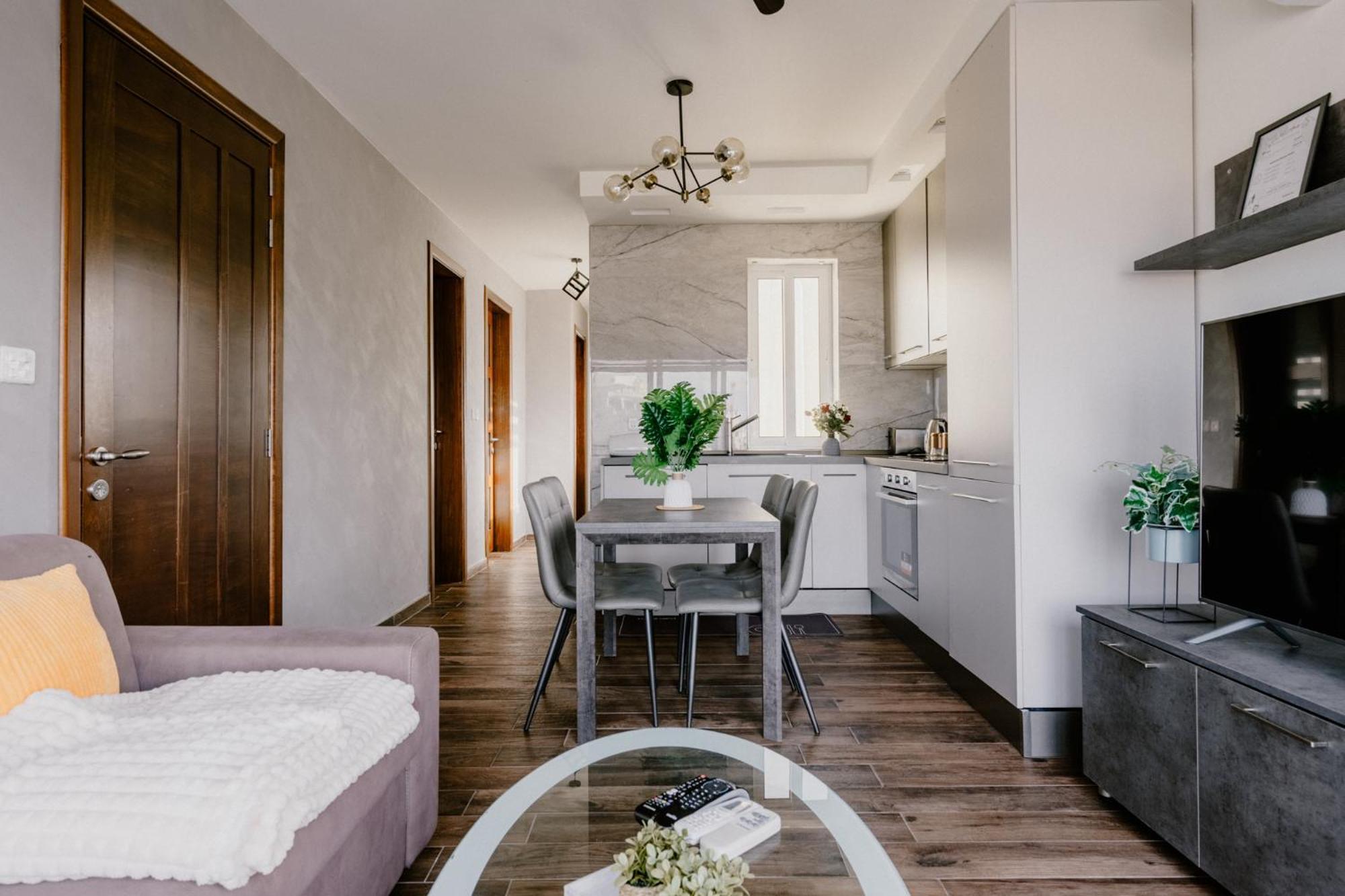 Апартаменты La88 Bayview Penthouse With Jacuzzi Слима Экстерьер фото