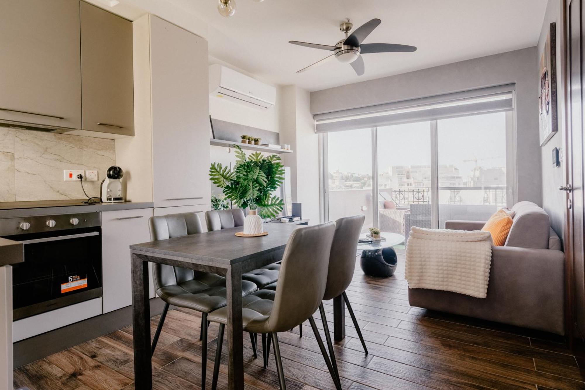 Апартаменты La88 Bayview Penthouse With Jacuzzi Слима Экстерьер фото