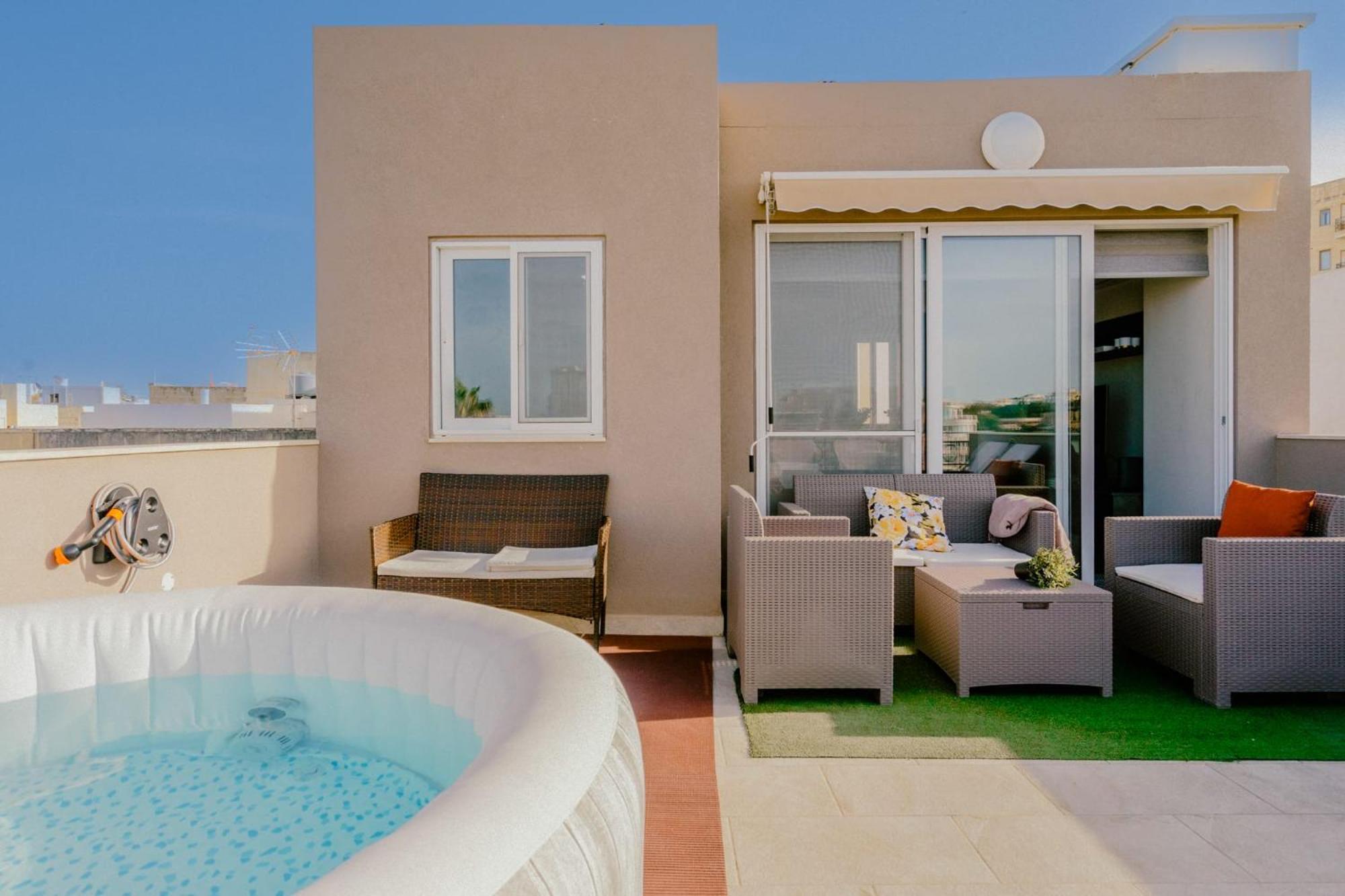 Апартаменты La88 Bayview Penthouse With Jacuzzi Слима Экстерьер фото